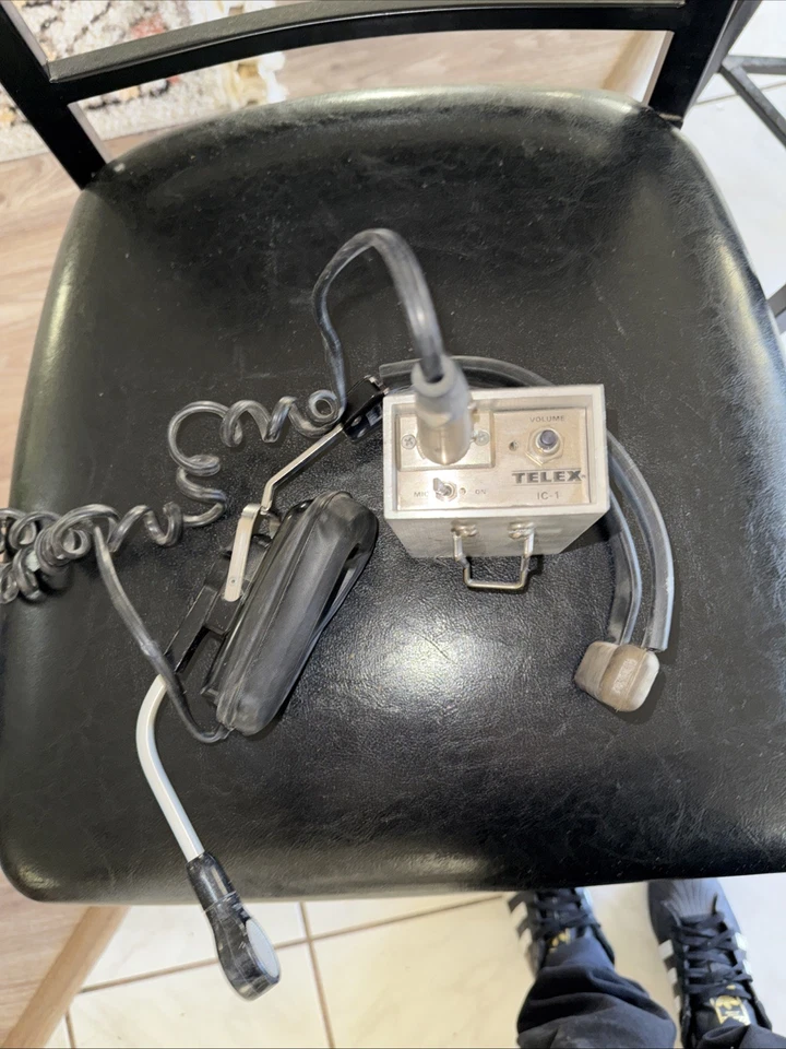 Telex IC-1/ Wired 2 Way Studio Intercom Belt Pack w Telex PH-1 Single (M3) - Image 3 of 4