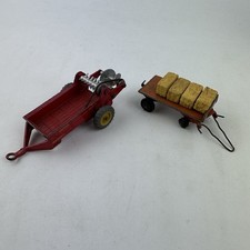 Dinky Toys Massey Harris Miststreuer und Strohballenanhänger