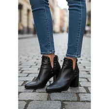 Steve Madden Black Leather Studded V-Cut Block Heel Ankle Booties Pointed Toe