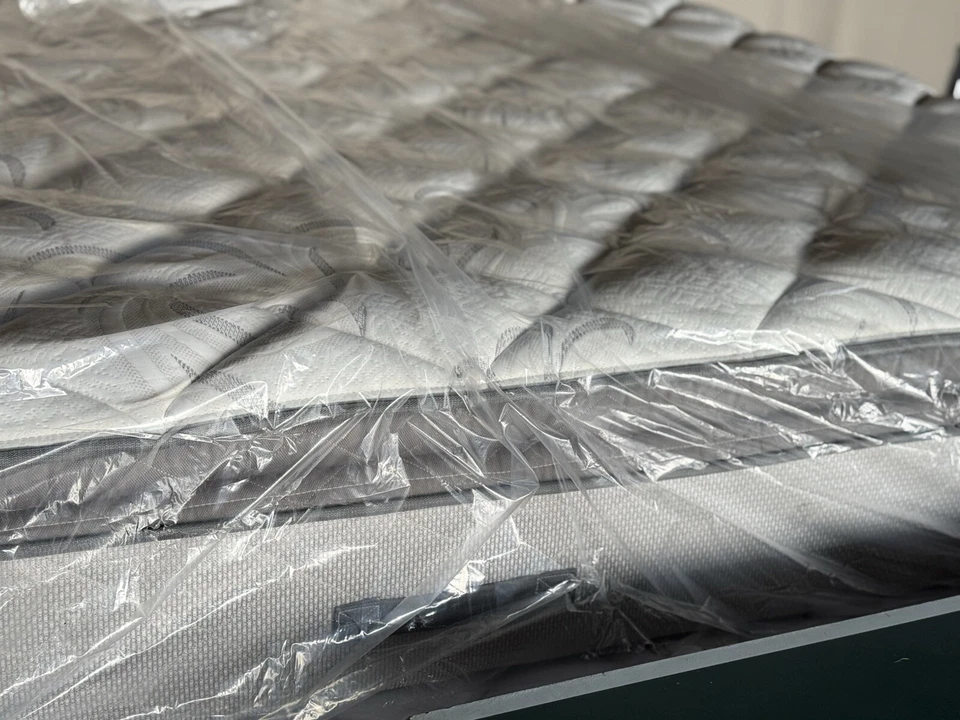 King Size Sealy Posterpedic Luxury Plush Euro top Mattress - Image 4 of 4