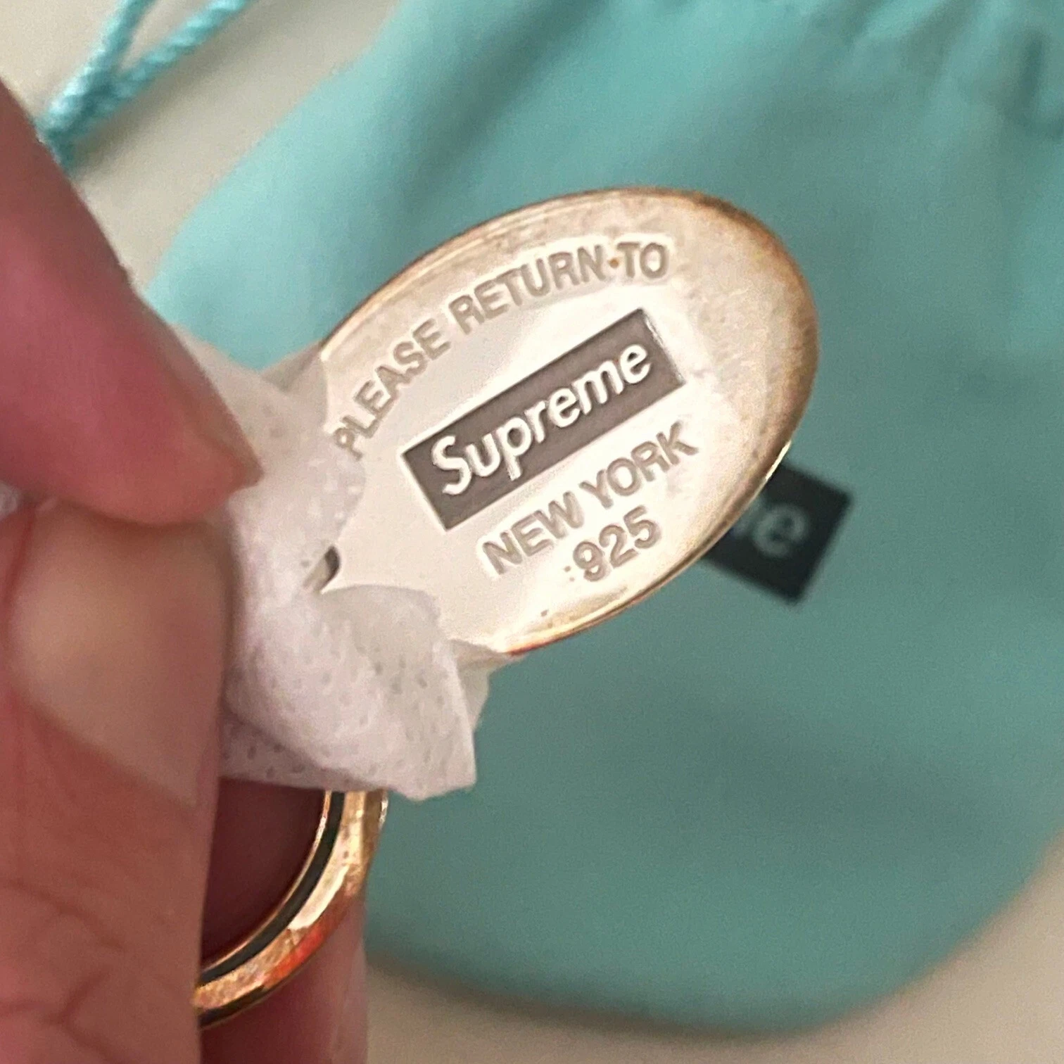 Porte clés étiquette ovale argent sterling SUPREME x TIFFANY & Co. Retour à Tiffany NEUF