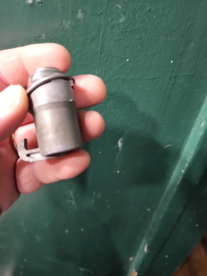 Conjunto de bloqueo de compartimento de guantes para camionetas Chevrolet GM 1940-1954 4099314 OEM NUEVO DE STOCK  Foto 4 de 4