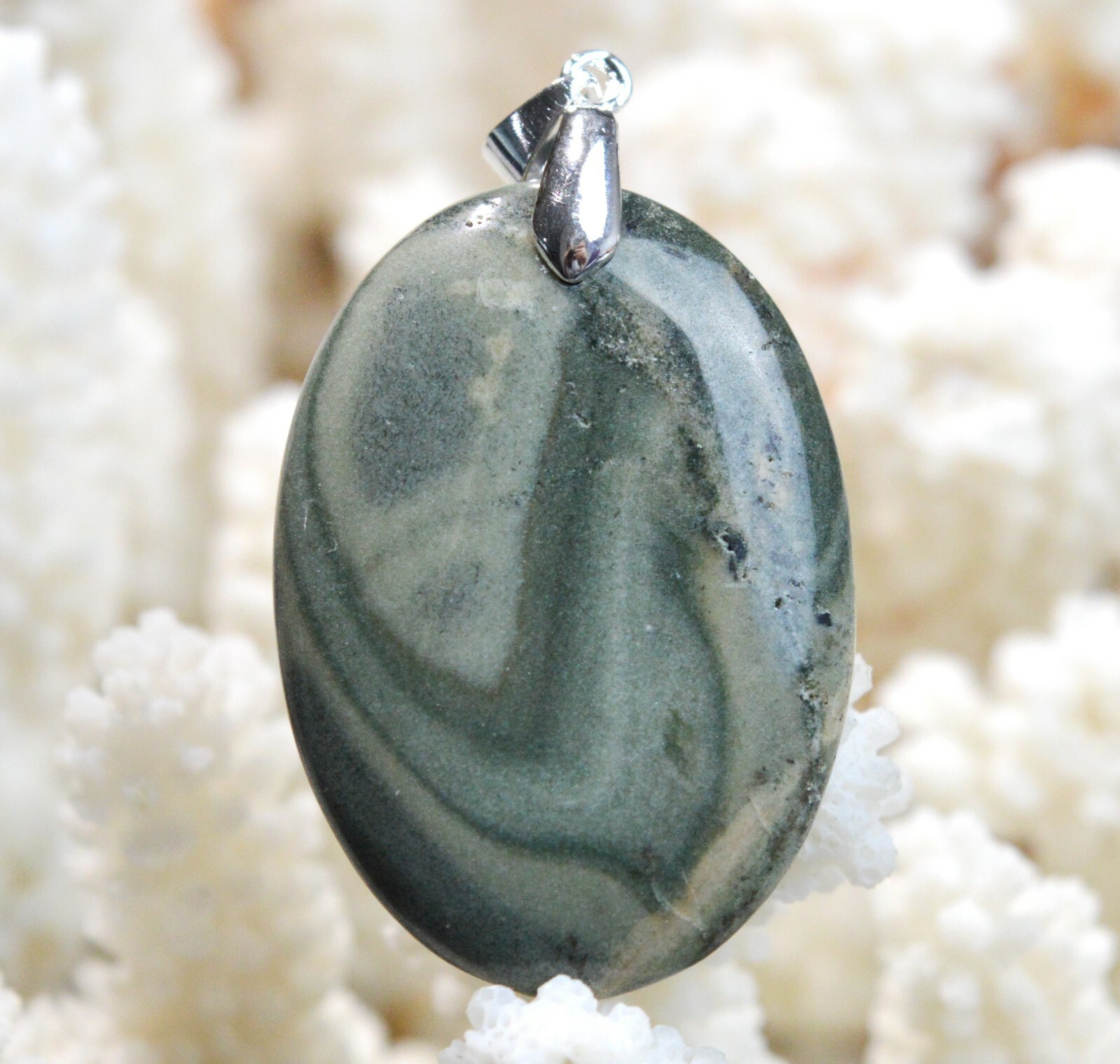 Jaspe naturel 56 carats le pendentif cabochon idéal pour un style bohème chic