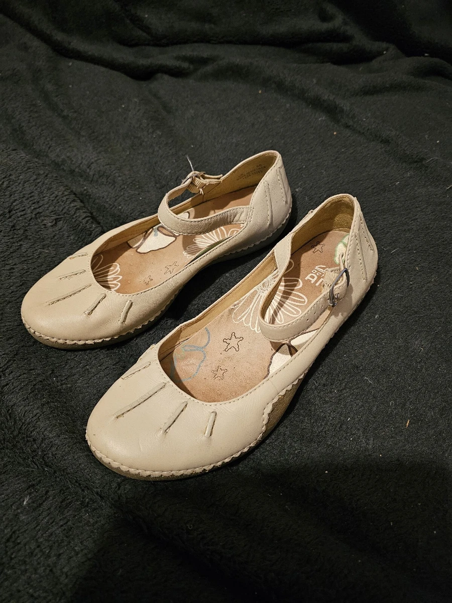 Ladies cream flat clearance shoes