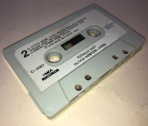 Olivia Newton John Totally Hot vintage cassette tape MCAC 3067 a little mor love - Foto 7 di 8