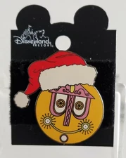 DISNEYLAND~IT'S A SMALL WORLD~CHRISTMAS CLOCK FACE w/Santa Hat AP PIN~FREE SHPG!