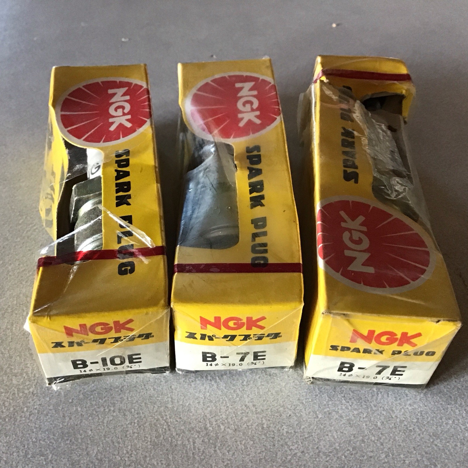 NEW 1 NGK Spark Plug B-10E B10E 2 B-7E. 3 Spark Plugs