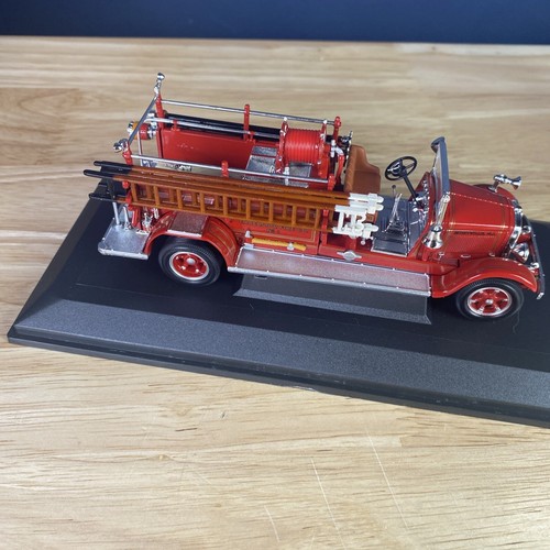 Fire Engine Signature Series 1932 Buffalo Type 50 Diecast Plastic Case 1:43 - Picture 6 of 13