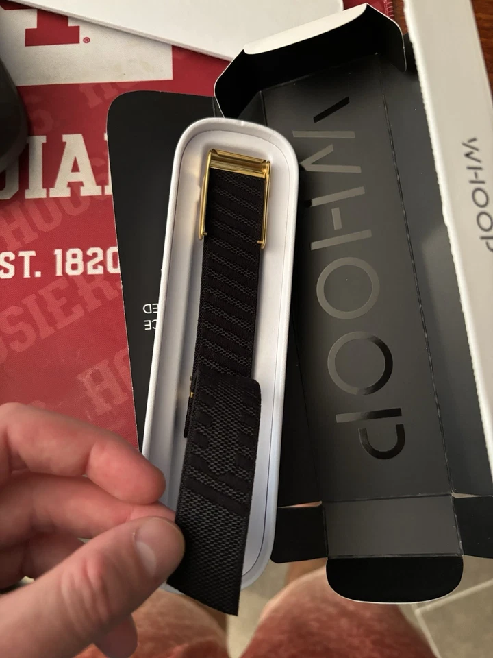 Nueva banda Whoop mg/5.0 Luxe (con logotipo) color negro - cierre/eslabón dorado brillante Foto 3 de 4