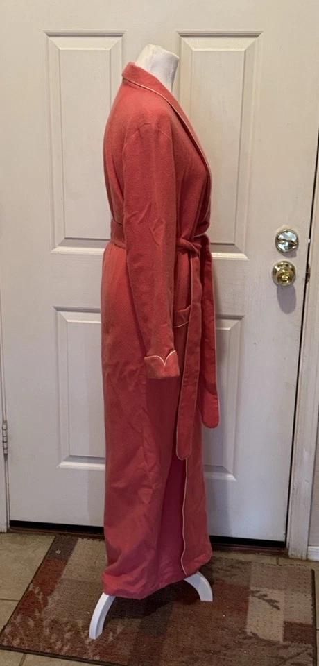 "Bata de coral 100 % cachemir forro de seda 17"" P2P 56"" longitud usada en excelente estado pequeña original $1960" Foto 3 de 4
