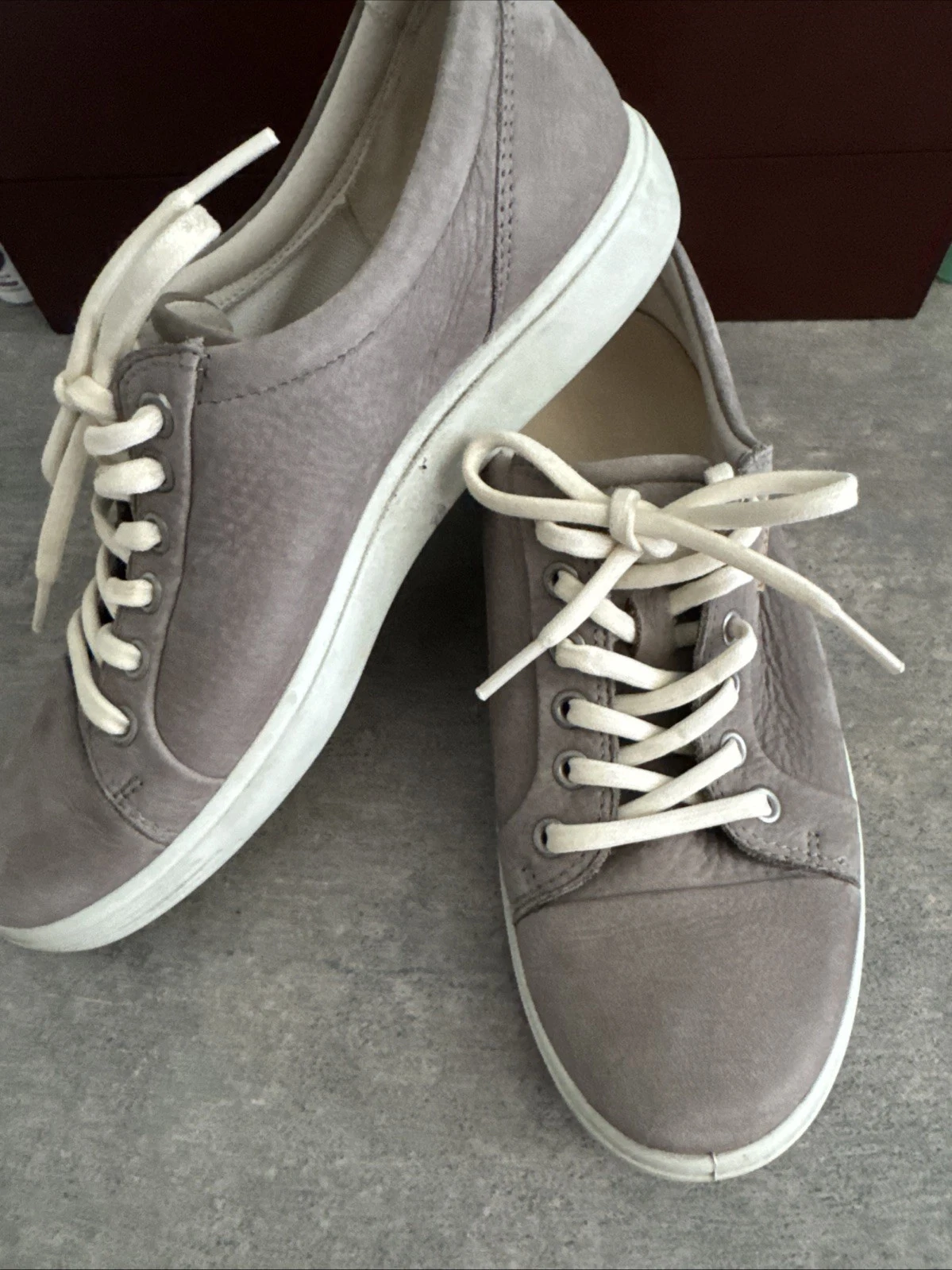 Sneakers basse comode Ecco in morbida pelle grigia stringate donna taglia 9 usate in ottime condizioni