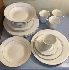 China Classic Gold 4 Place Setting 20 Pieces All Together 215 Made In 1998