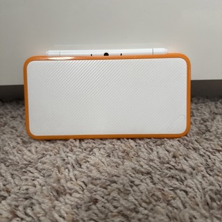 (GREAT CONDITION) Nintendo 2DS XL White and Orange Console With Mario Kart 7!!