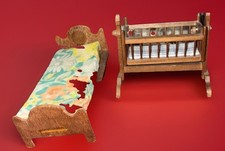 Letto vittoriano vintage con materasso e culla in legno con materasso miniature