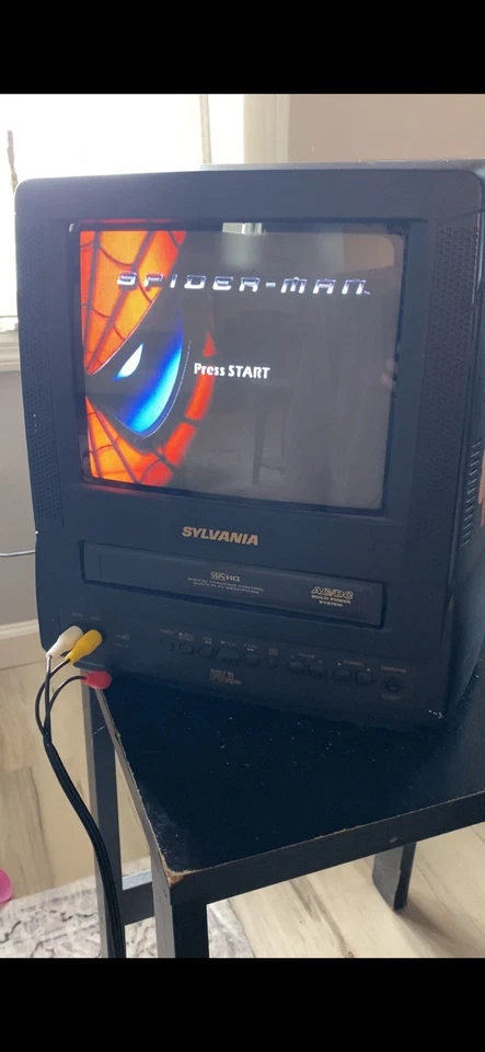 Sylvania SSC091 9" CRT Television VCR Combo - Tested, No VHS No Remote - Image 2 of 4