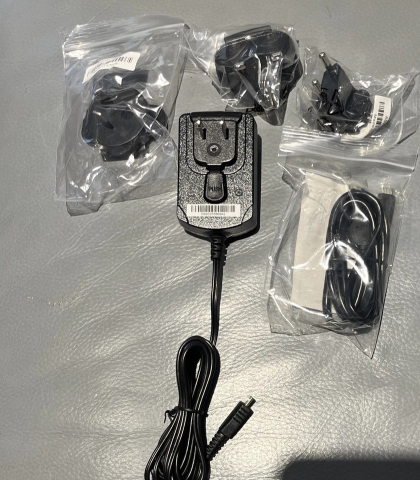 BLACKBERRY New Wall Adapter Charger With Travel Plugs - Image 2 of 3