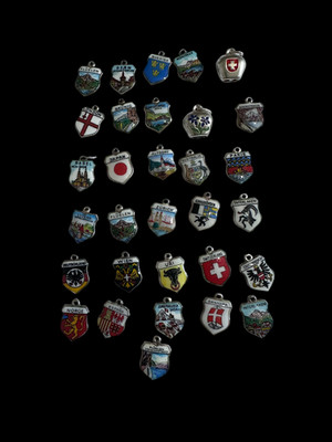 Menge 29 Vintage Silber Emaille Schild Reise Charms-Australien-Japan-London etc.