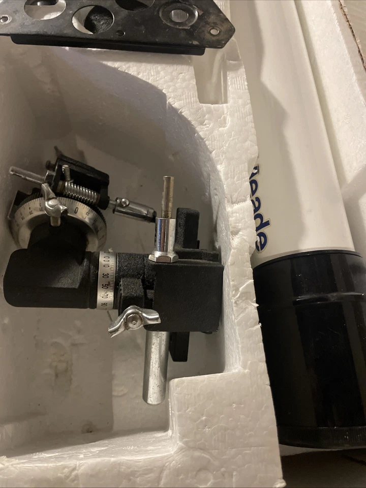 Meade Astronomical Telescope Model 289S Equatorial Refractor + Accessories PARTS - Image 2 of 4