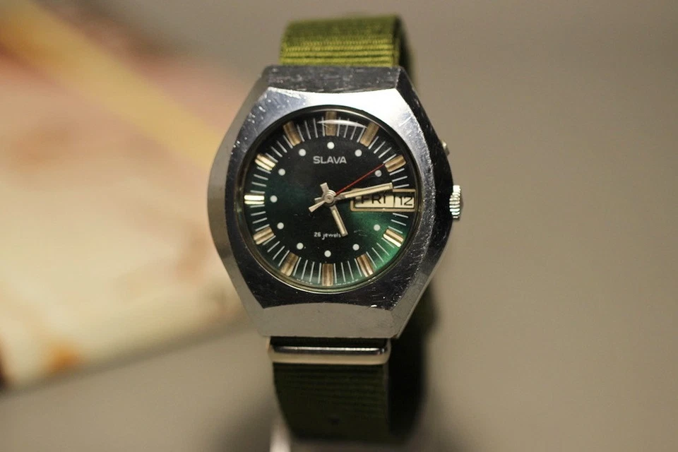 Vintage Slava USSR Mechanical Watch 26 Jewels Soviet Men’s Wristwatch | Working - Image 4 of 4