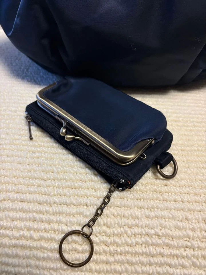 Monedero azul marino con Foto 3 de 4