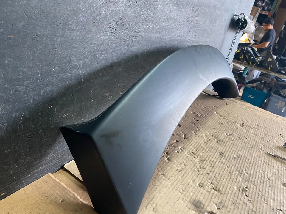 1997 to 1999 Mitsubishi 3000GT Rear Upper Spoiler 3rd Third Brake Light S5583 DG - Image 3 of 4