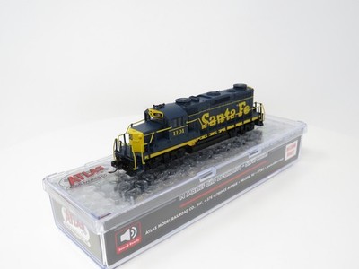 Atlas N 40004498 Santa Fe #1101 EMD GP20 Diesel Locomotive Freight Train