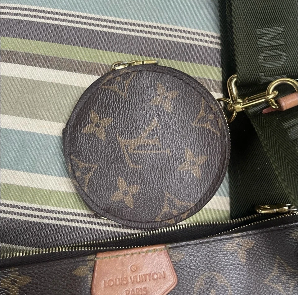 CROSSBODY POUCH WITH COIN PURSE- LOUIS VUITTON - Hunter green strap - Image 2 of 4
