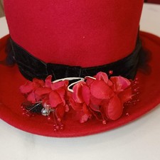 Vintage Ladies Felt Hat In Women display picture 1