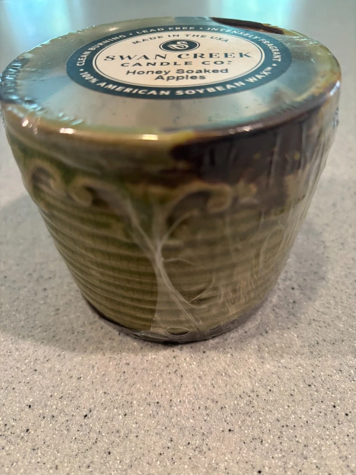 SELLADO - Swan Creek Candle Company, 9 oz. Vela de cerámica - manzanas empapadas en miel Foto 2 de 3