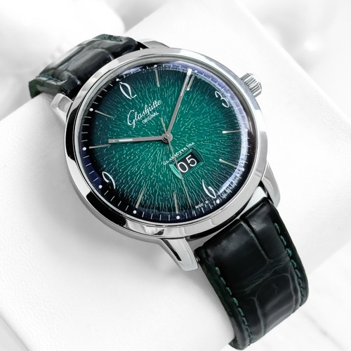 Glashutte Original Sixties Panorama Date Green 42mm 2-39-47-04-02-04 Box & Paper