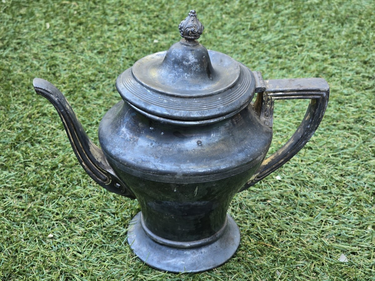 VINTAGE COLUMBIAN SILVER CO QUADRUPLE PLATE SILVER COFFEE POT