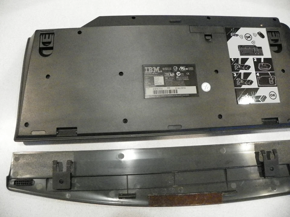 Vintage IBM wireless Keyboard SK-8812 and wrist rest - Image 4 of 4