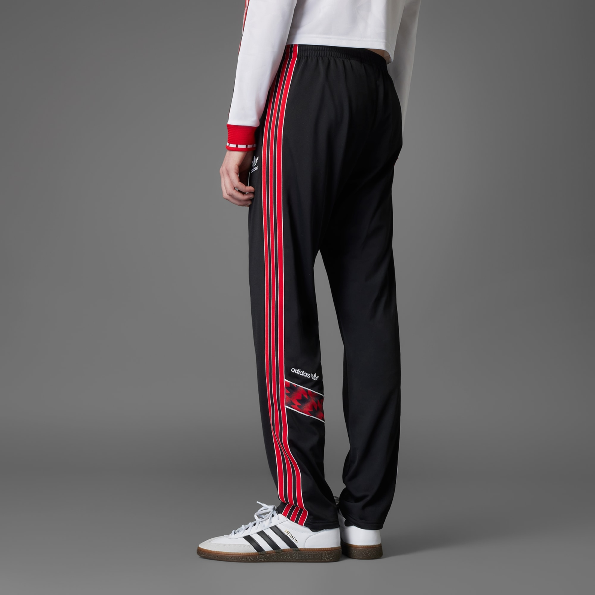 マンユー☆アディダス☆Manchester United '91 Track Pants Buy Manchester United x adidas Bring Back 1991 Track Pants