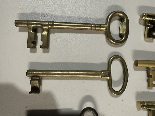 8 ANTIQUE SKELETON, FURNITURE, BARREL, CABINET AND OLD LOCK KEYS - Picture 4 of 9