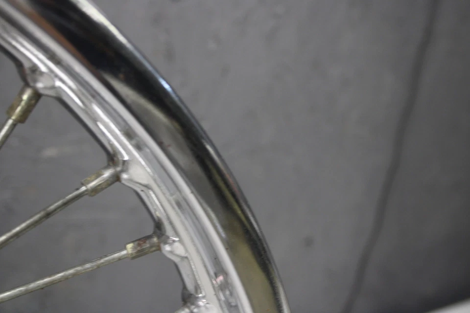 Kawasaki KZ400D 1976 rueda delantera 1676, NI Foto 4 de 4