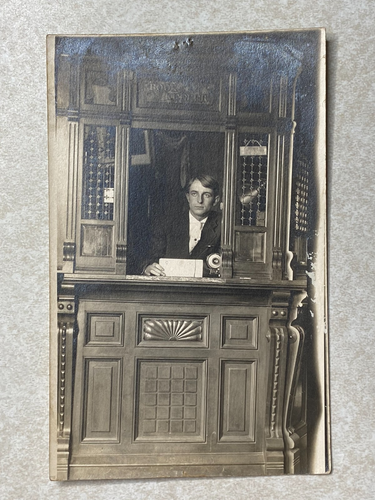G2743 AK RPPC Buchhalter Tellerkäfig unbekannte Bank - Versilberung