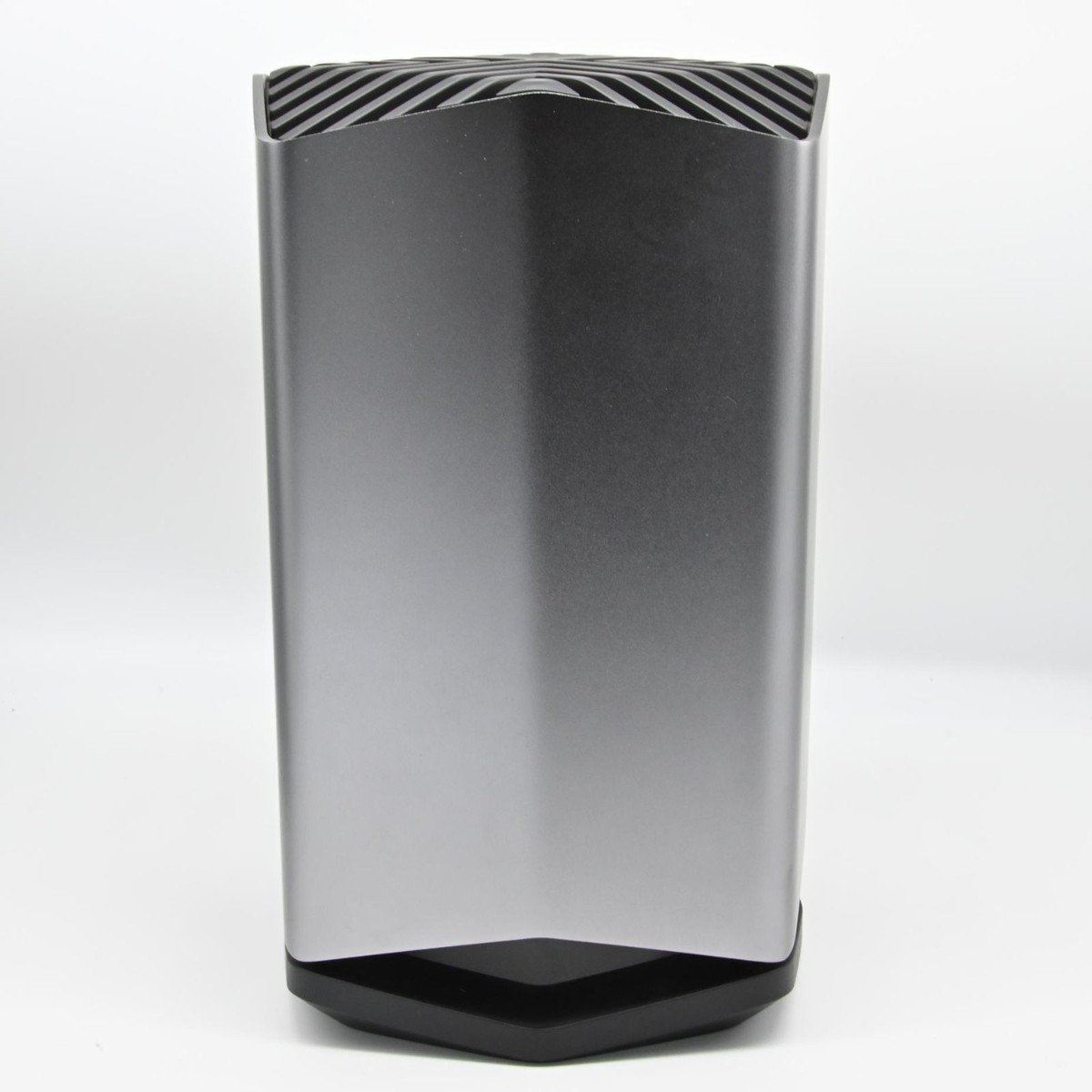 Blackmagic Design Blackmagic eGPU Pro Vega 56 Operation Blackmagic Design Blackmagic eGPU Pro Vega 56 Operation