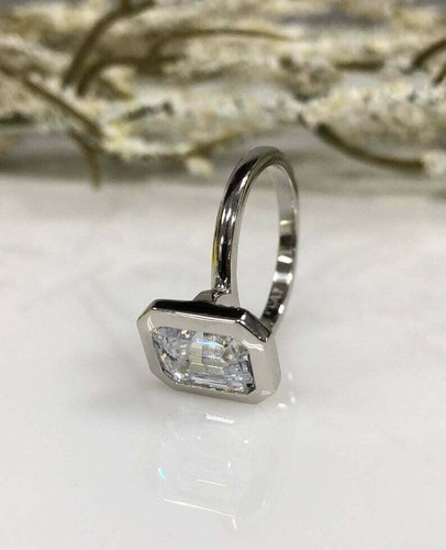 Juego de anillos de boda con acabado de oro blanco y diamantes talla esmeralda de 2,00 quilates tamaño simulado 7,5 - Imagen 5 de 8