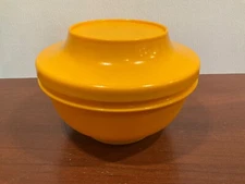 Vintage Tupperware seal n serve yellow bowl With Lid  #1206 #1207. Good cond.