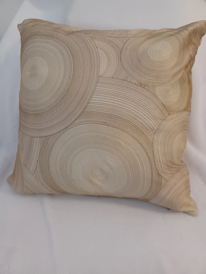 Almohada bordada dorada/marrón para el hogar todo seda hecha a mano GOING IN CIRCLES Foto 2 de 4
