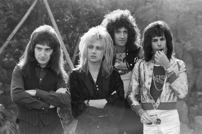 Queen 1976 Night At The Opera tour Japan Freddie Mercury Brian May OLD PHOTO 61