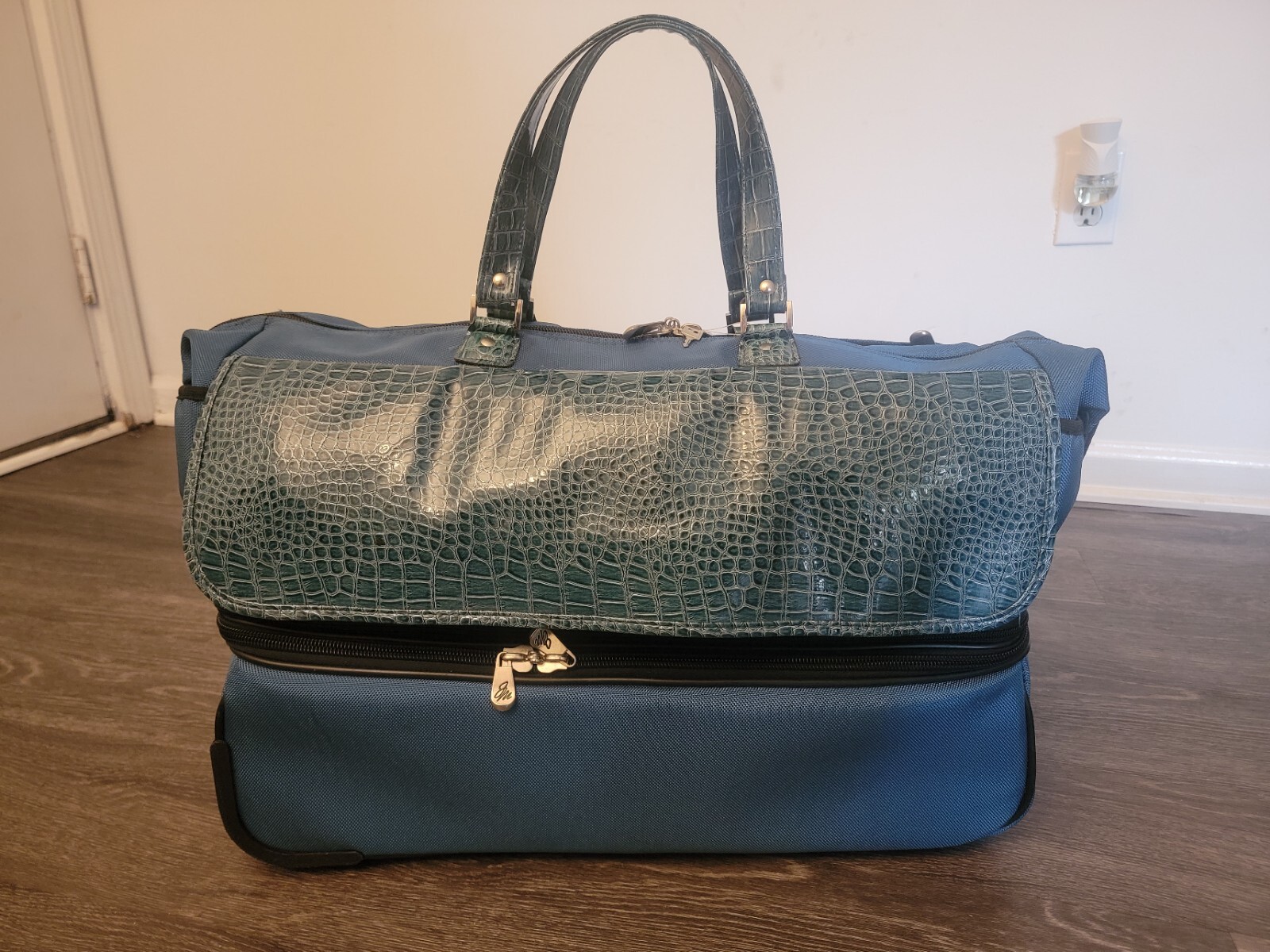 JOY MANGANO JM TuffTech Blue Crocodile Doble Decker Duffle