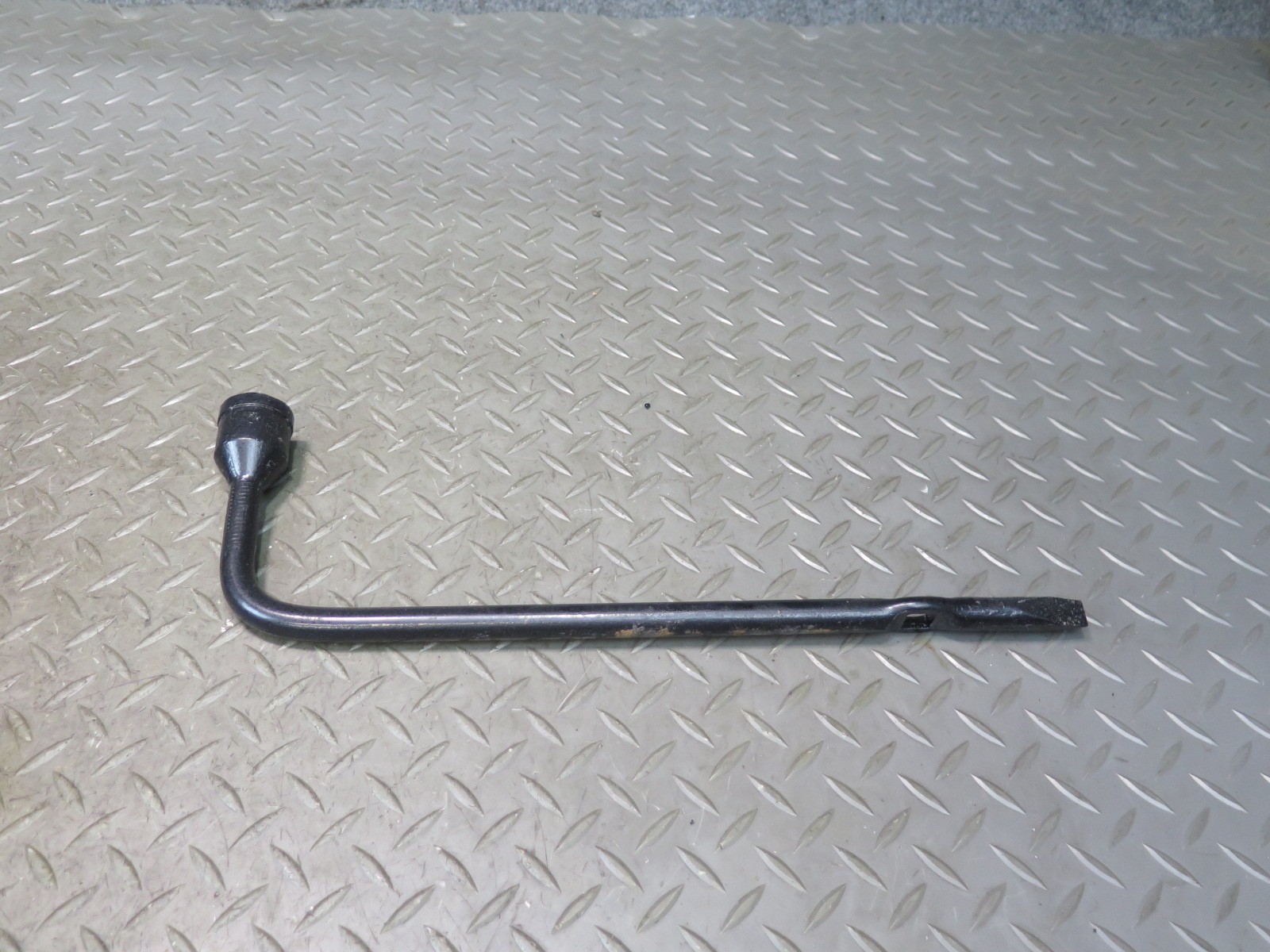 2017-2020 MASERATI LEVANTE M161 EMERGENCY SPARE TIRE LIFT JACK TOOL KIT W FOAM