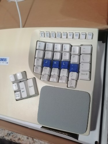 Kinesis Classic Ergonomic Keyboard - KB133PC - White Vintage - Picture 6 of 16