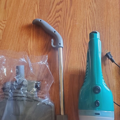 Brookstone 2 in 1 Lightweight Stick Vacuum Hepa Filter Bagless Handheld NEW - Picture 3 of 6