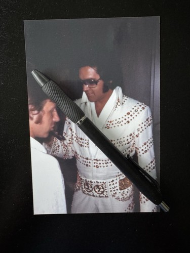 ELVIS Candid Concert Backstage June 30, 1973 - 第 1/1 張圖片