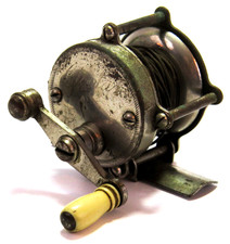 Montague Climax Vintage Raised Pillar 40 Yard Metal Casting Fishing Reel - Read