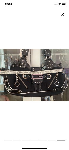 Schwarze Guess Y2k Tasche mit Nieten - Bild 7 von 7