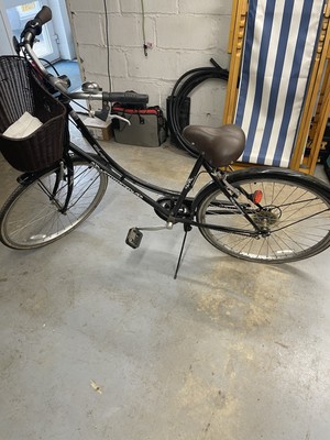 Ladies Ammaco Classique Dutch style bike in good condition with