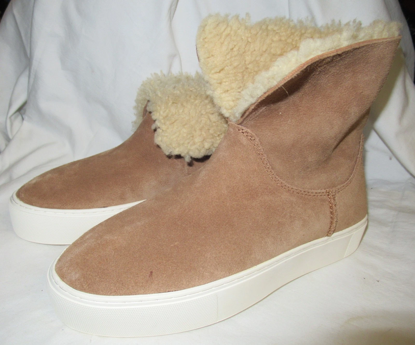 New ~ UGG Lynus Sneaker BOOTS ~ 1123692 ~ Suede Shearing CHESTNUT~ Size 7